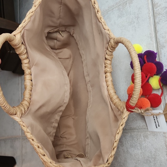 NWT ❗️elegant Vietnam straw bag with 100% cotton lining inside & pom pom accent - Picture 6 of 12